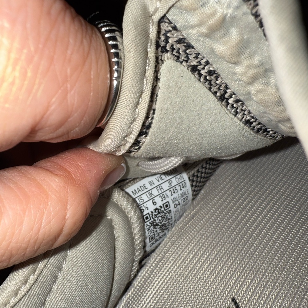 Yeezy - Picture 6 of 6